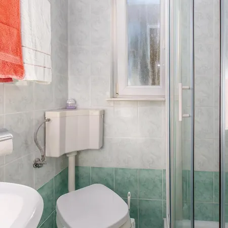 Awesome In With House Sea View Apartman *