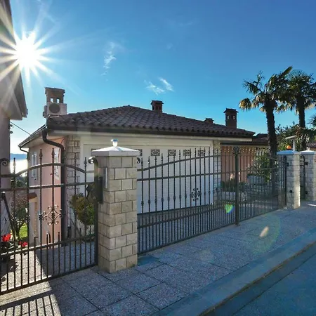 Awesome In With House Sea View Apartman *